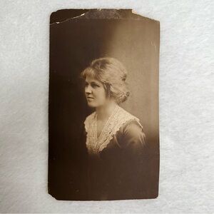 Antique Photo 1910s Lady in Lace Collar Edwardian Fashion Sepia Portrait